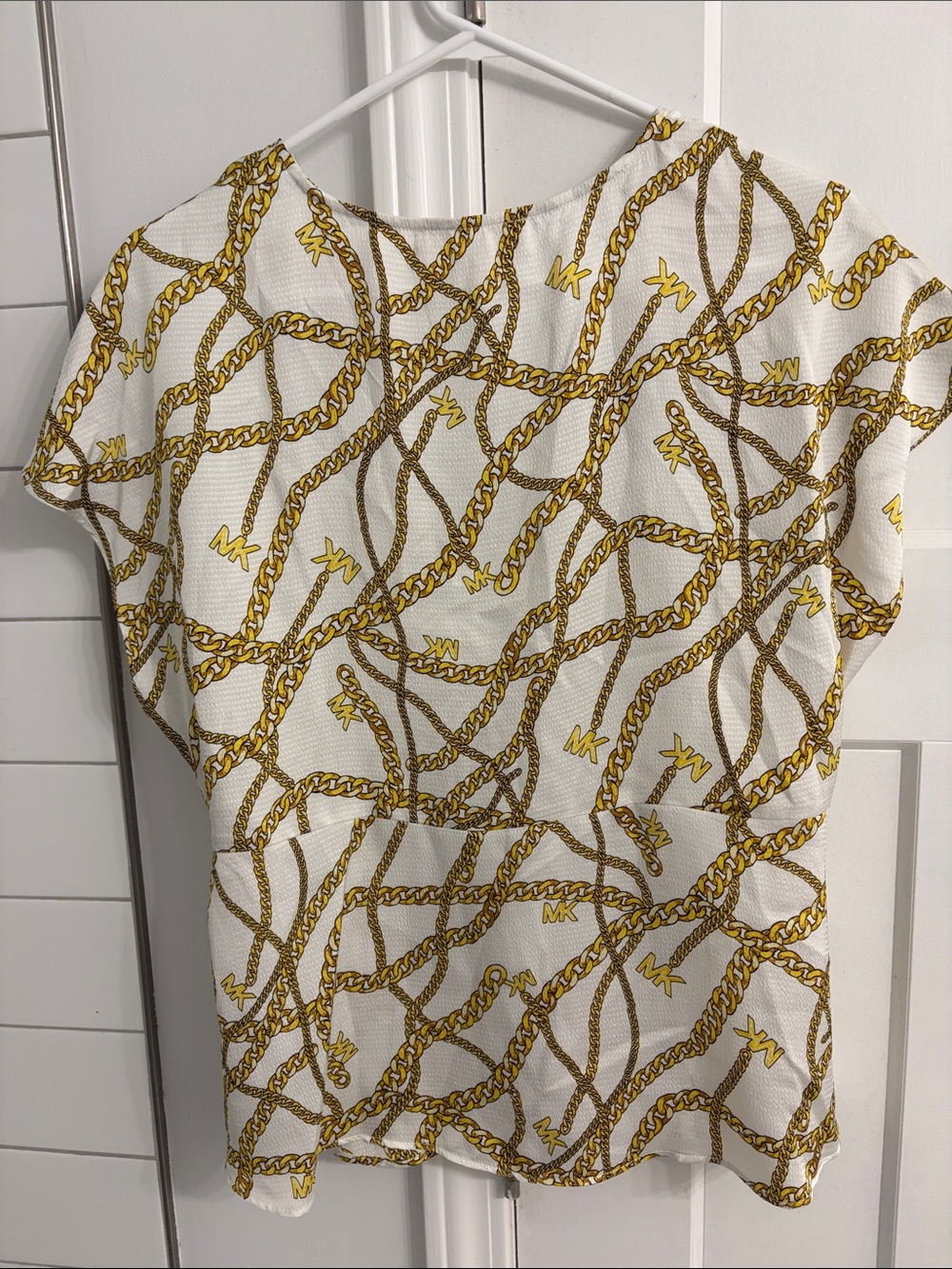 Michael Kors White Top with Gold Chain Print and Front Knot - Size L - Picture 3 of 5